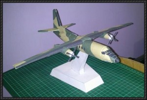 Papercraft imprimible y armable del avión Fokker F27. Manualidades a Raudales.