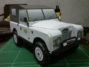 Papercraft imprimible y armable de un Land Rover serie III. Manualidades a Raudales.