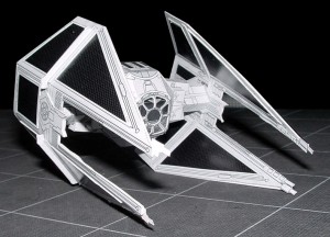 Papercraft imprimible y recortable de la nave Tie Interceptor de Star Wars. Manualidades a Raudales.
