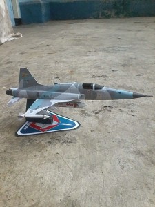Papercraft imprimible y recortable del avión F5 Tiger de las Fuerzas AÃ©reas de Indonesia. Manualidades a Raudales.