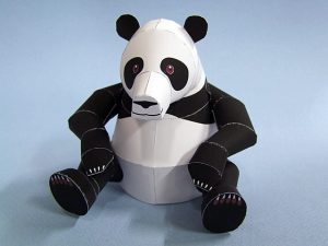Papercraft recortable y armable de un Oso Panda sentado. Manualidades a Raudales.
