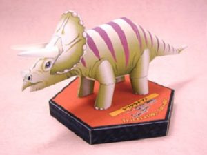 Papercraft de un Dinosaurio Triceratops. Manualidades a Raudales.